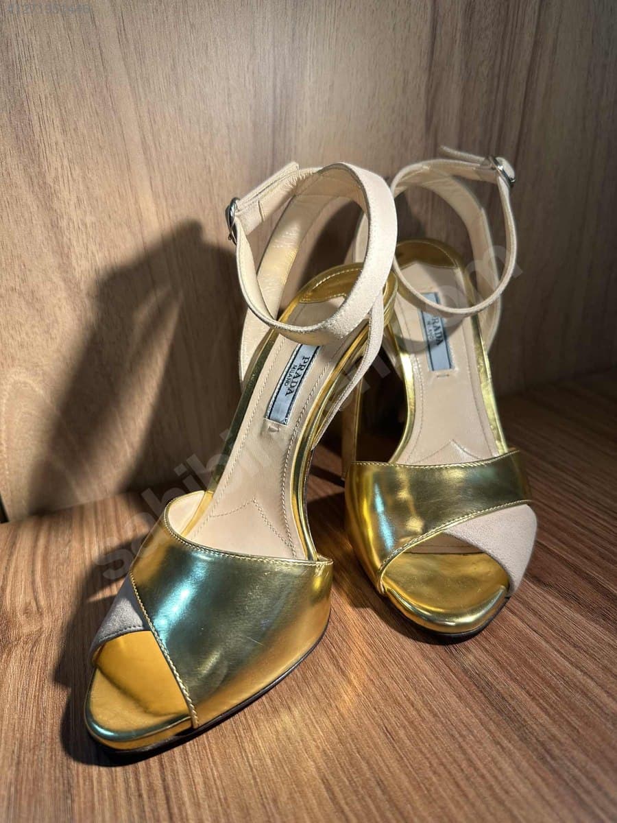 Chaussures à talons Prada