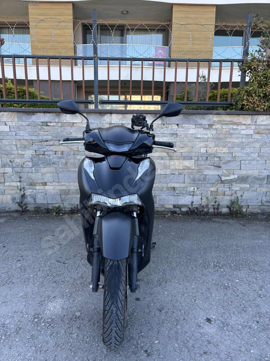 Honda SH 125 2025 — 3 800 km